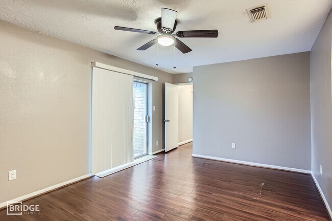 Building Photo - 5607 Circlegate Dr