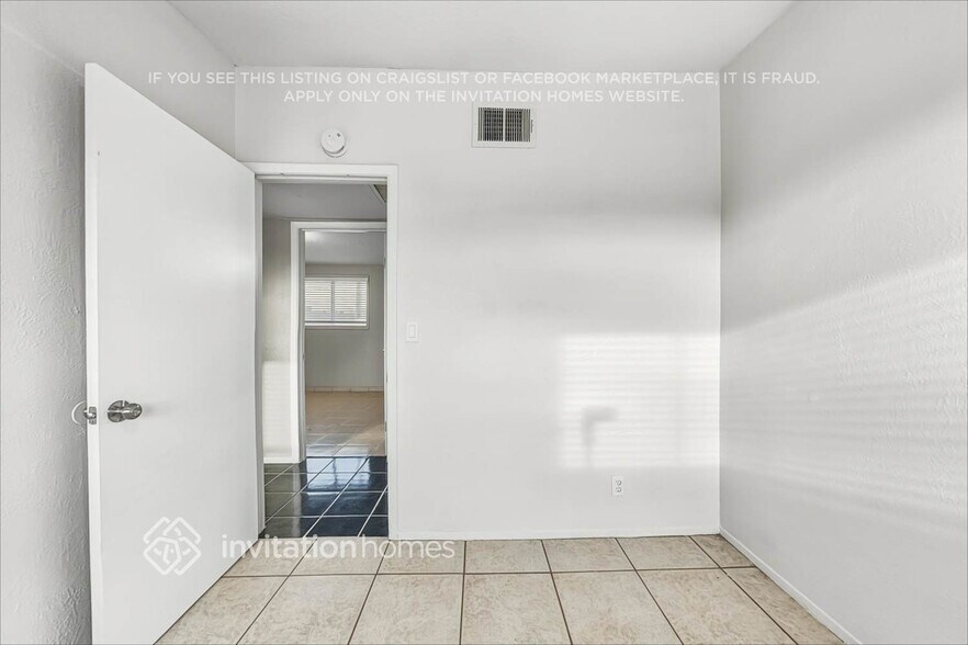 Building Photo - 449 S Stewart