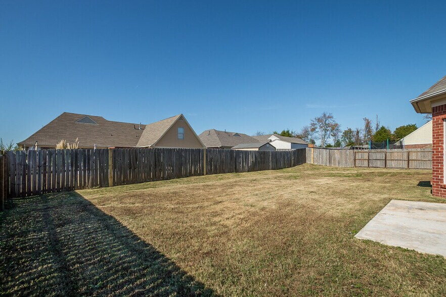 Building Photo - 5607 Antelope Cove
