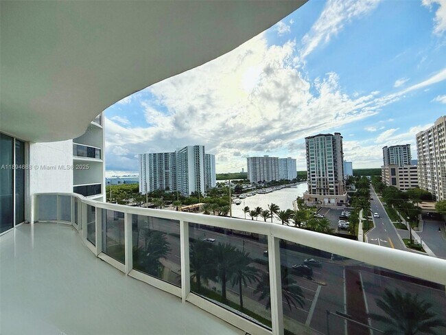 Building Photo - 15901 Collins Ave