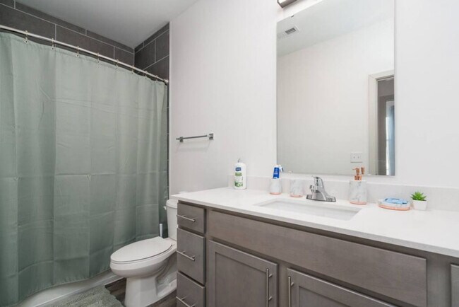 Building Photo - 5775 Sunrise Wy