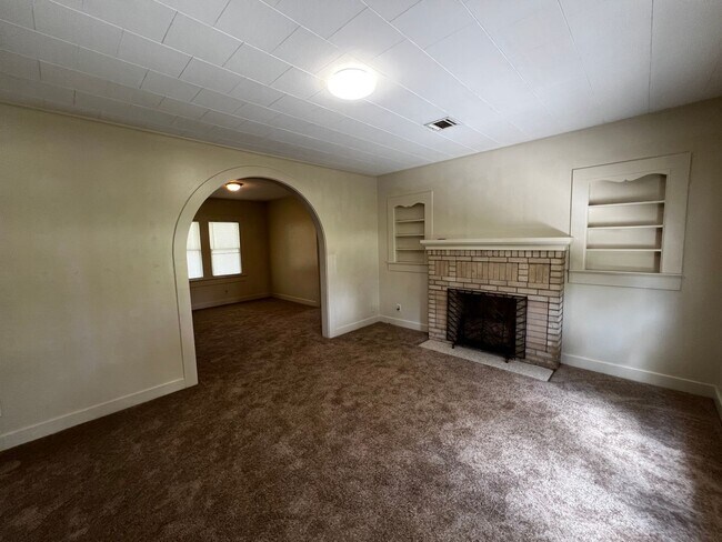 Building Photo - 119 St Julien Ave