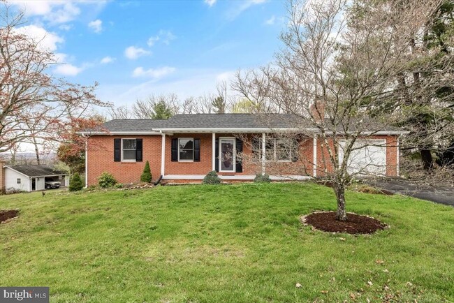 Primary Photo - 260 Hill Crest Dr