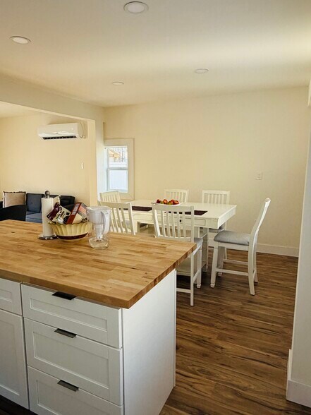 Building Photo - 515 Cow Hill Rd