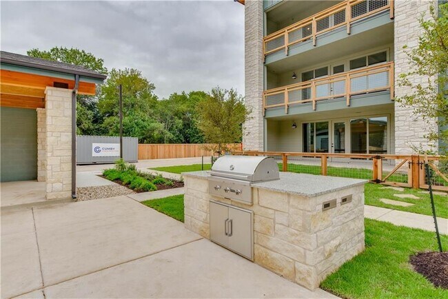Building Photo - 4704 Sunset Trail