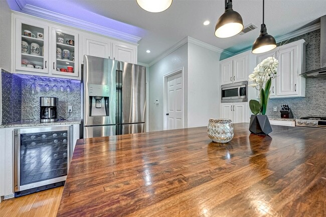 Building Photo - 14 Bradford Cir