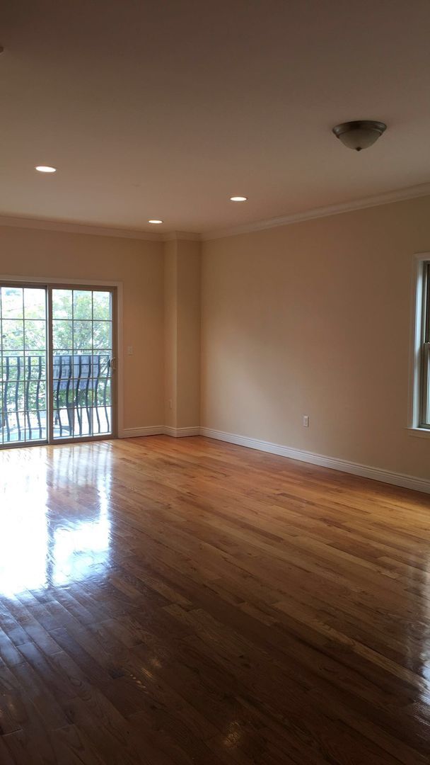 Building Photo - 97 Tichenor St