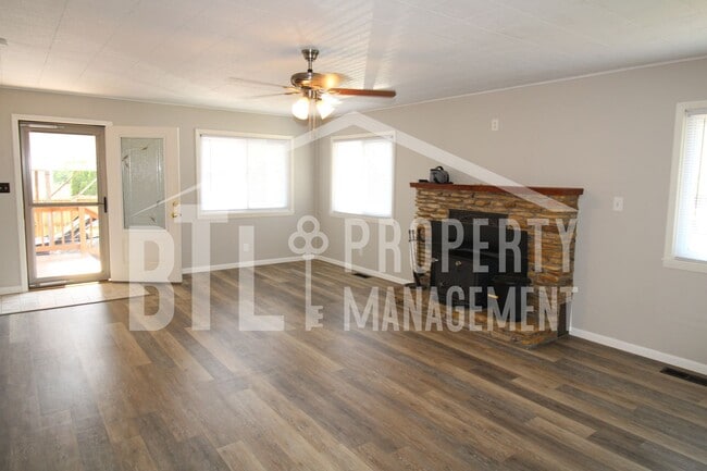 Building Photo - Beautiful Home with a Lakeview! Bonus Sunroom!