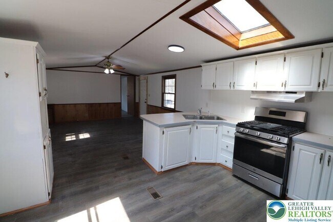 Building Photo - 238 Birchwood Ln