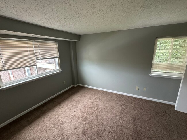 Building Photo - *Ask about our move-in specials!*  1 Bedro...