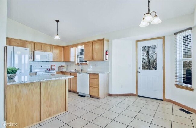 Building Photo - 3 br, 2 bath House - 1817 N Buckthorn Ct