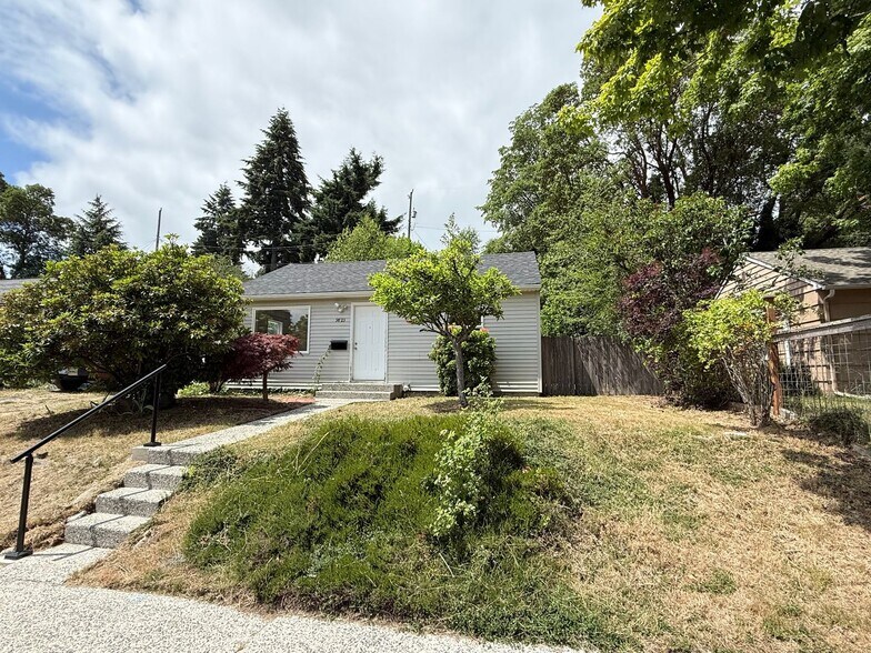 Building Photo - 9823 31st Ave SW