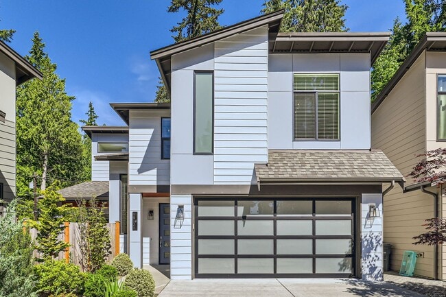 Building Photo - Newly Remodeled 3Bed/3Bath Home in the Hea...