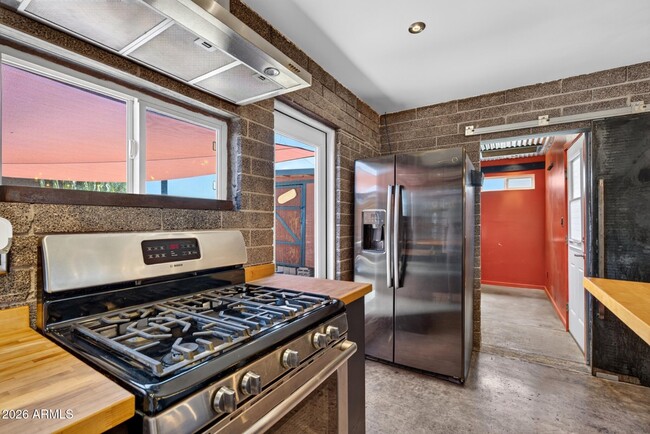 Building Photo - 346 E Papago Dr