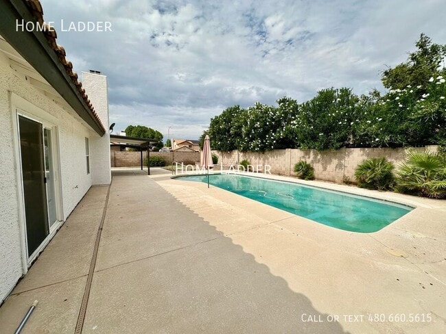 Building Photo - 2640 E Mallory St