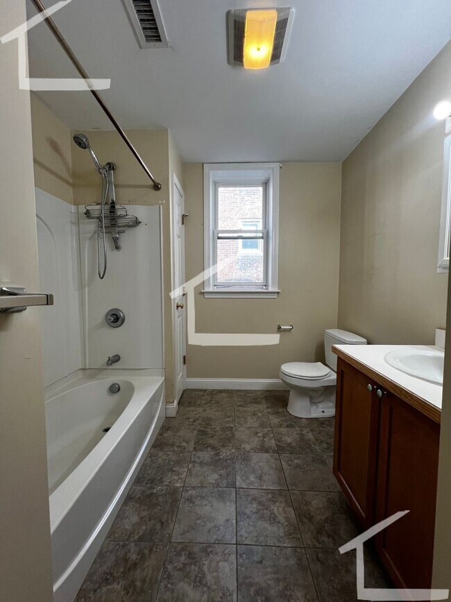 Building Photo - Massive Apt in Desirable Location for BU s...