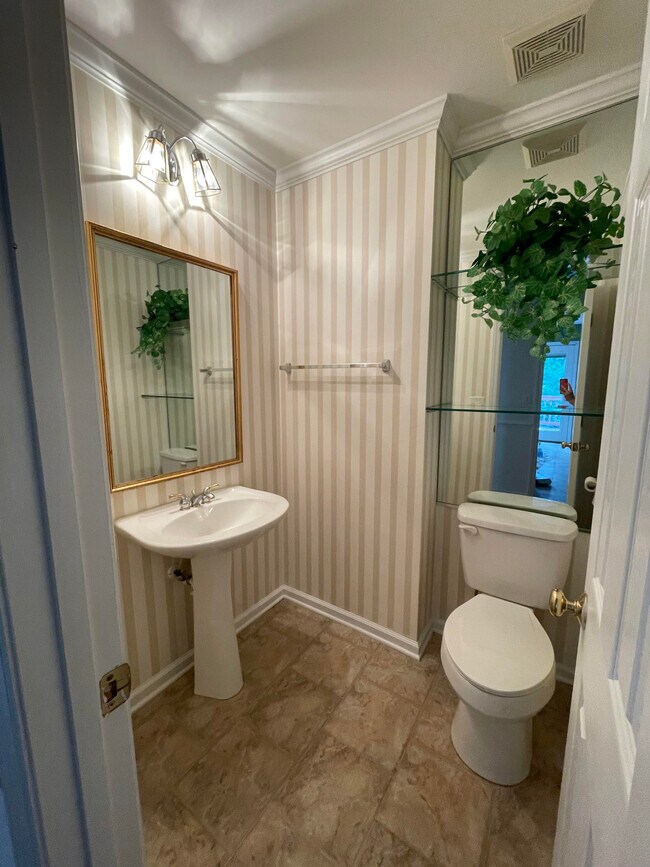 Building Photo - 9317 Tewkesbury Ct