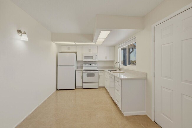 Building Photo - 45 N Phyllis