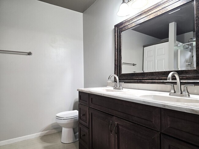 Building Photo - 324 Palomino Ln