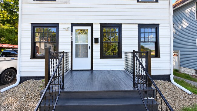 Building Photo - 529 Cameron Ave