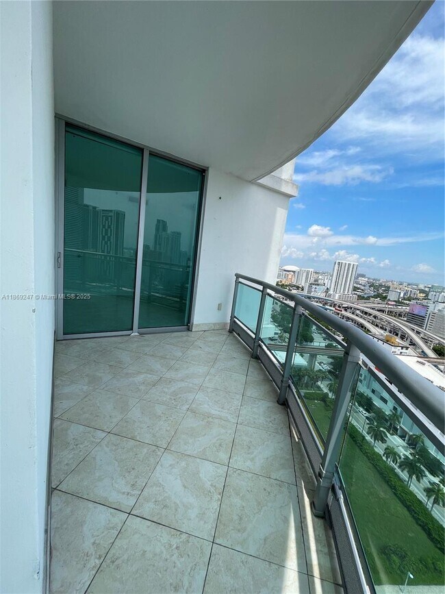 Building Photo - 350 S Miami Ave