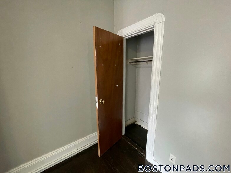 Building Photo - 41 Anderson St