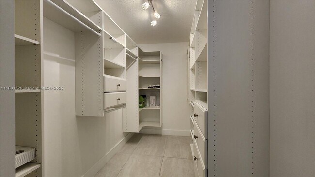 Building Photo - 1501 S Ocean Dr