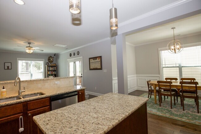 Building Photo - "Spacious 4-Bedroom Gem with 2.5 Baths at ...