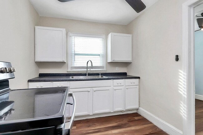 Building Photo - Cozy 2 Bedroom Home in Oakhurst!