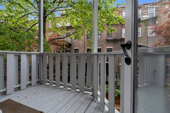 Building Photo - 25 Hanson St