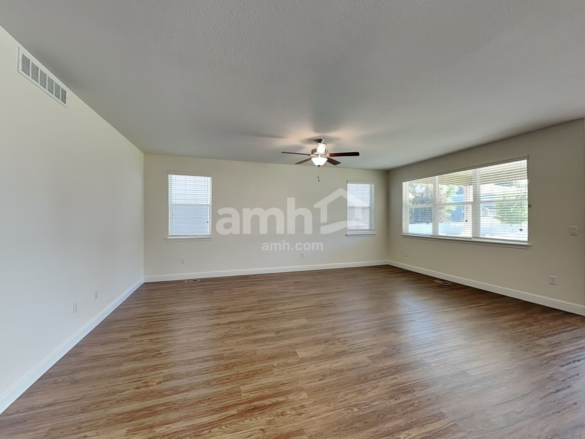 Building Photo - 10204 Dogwood St