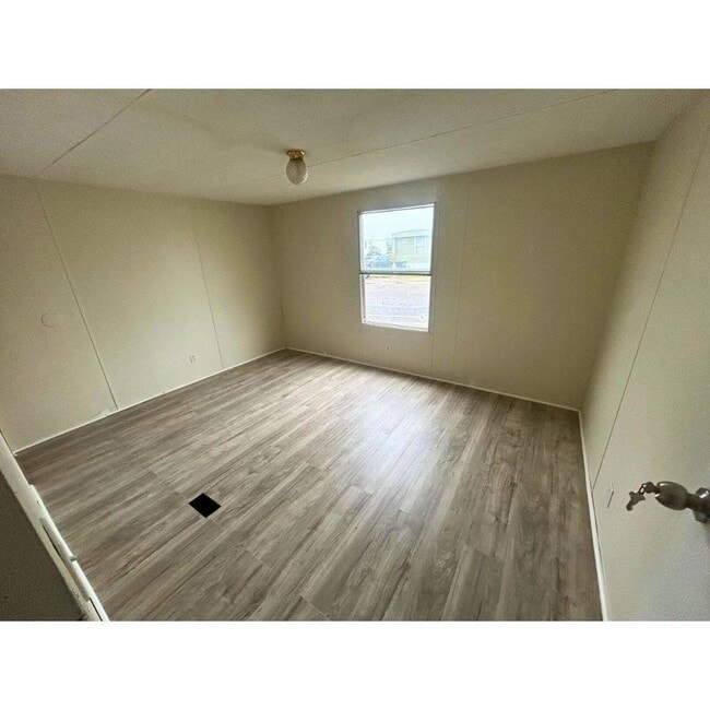 Primary Photo - 308 Reid Ct