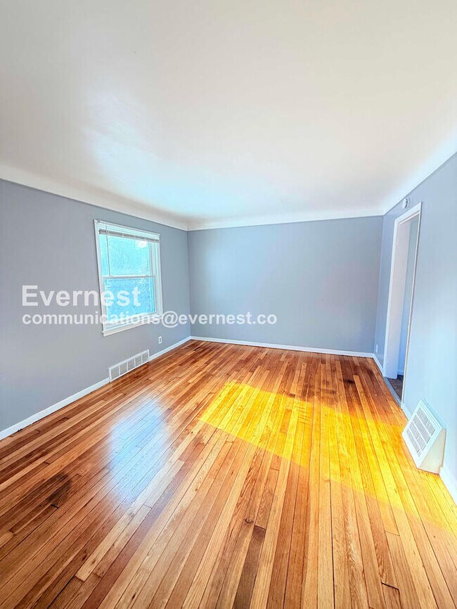 Building Photo - 17143 Ontario St