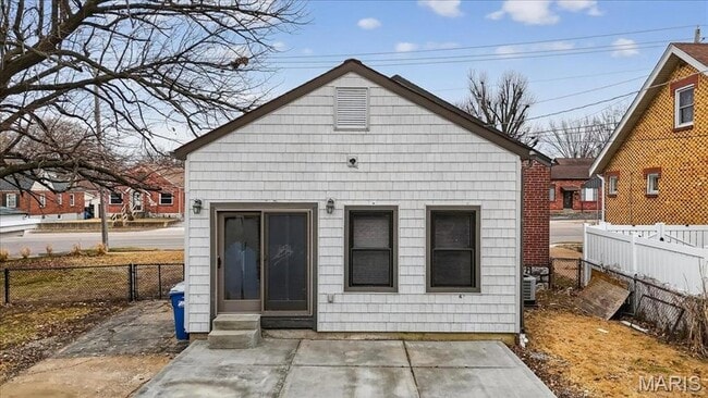 Building Photo - 3815 Bayless Ave