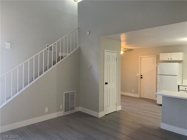 Building Photo - 5187 Garden Ln
