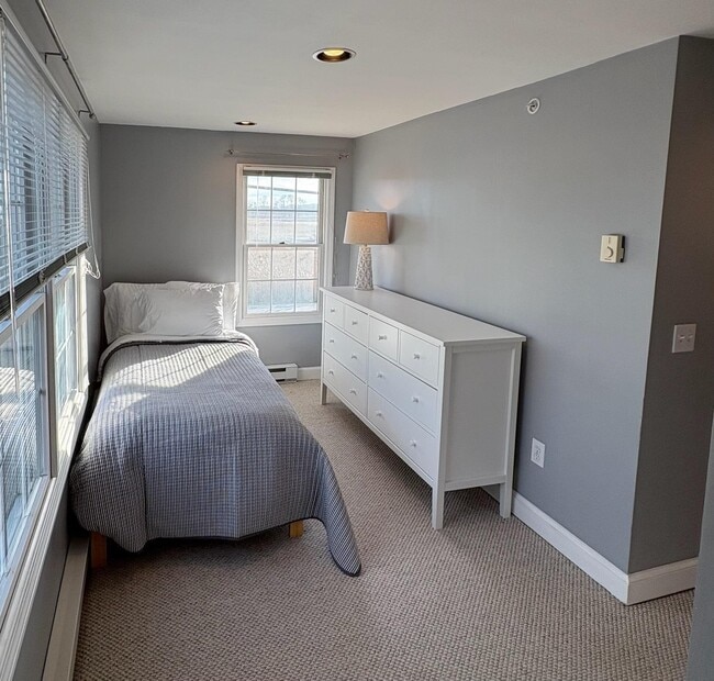 Building Photo - 518 High St