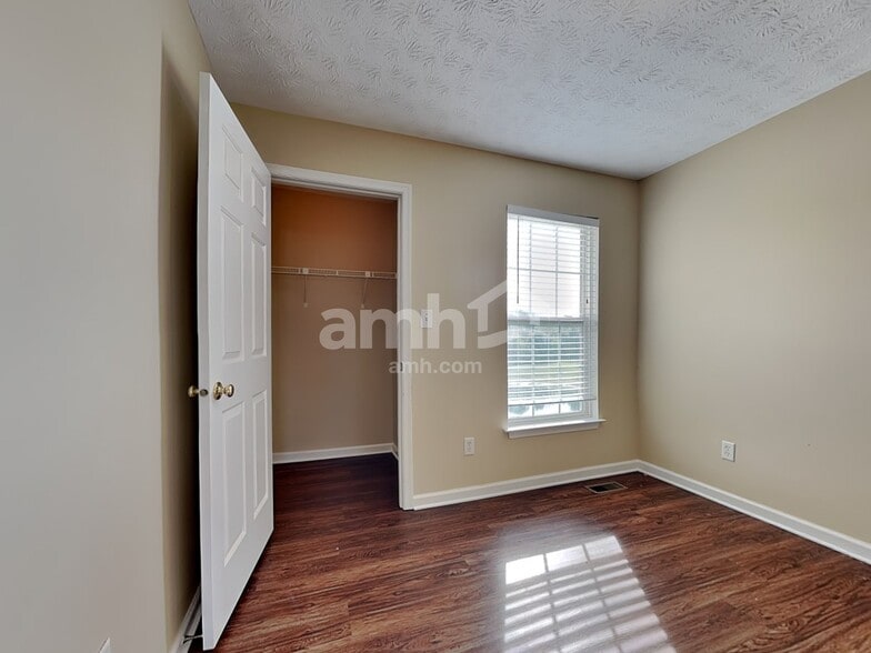 Building Photo - 10103 Edgerton Dr