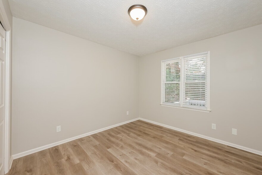 Building Photo - 1218 Raleigh Way NW