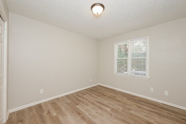 Building Photo - 1218 Raleigh Way NW