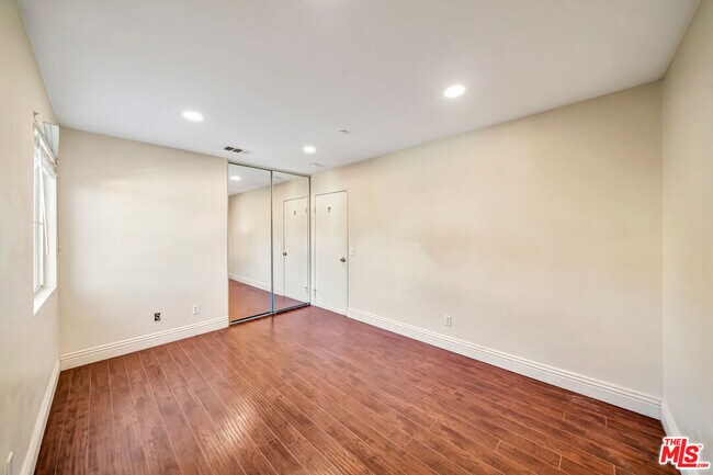 Building Photo - 12440 La Cresta Way