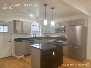 Building Photo - Newly renovated Duplex Carnegie!