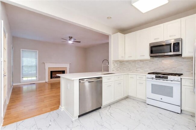 Building Photo - 3418 Rose Arbor Ct