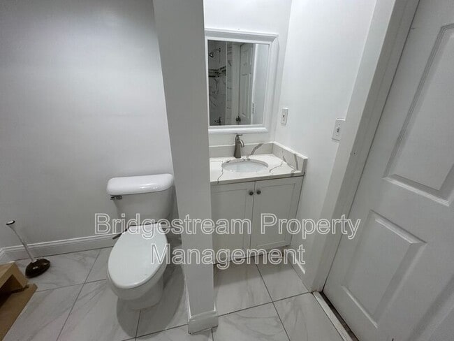 Building Photo - 33 S Torrence St