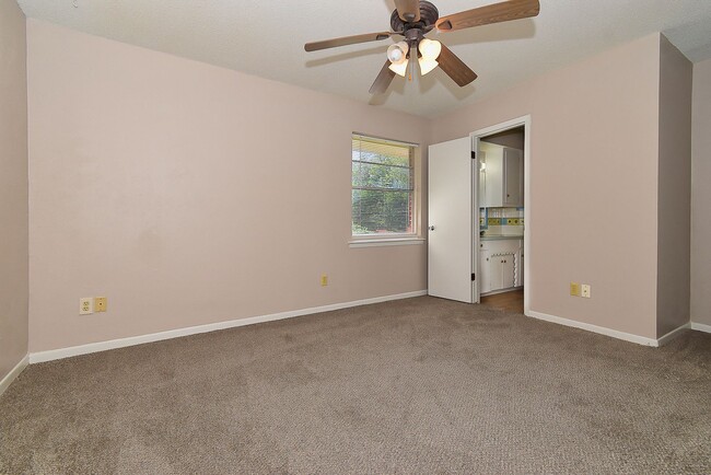 Building Photo - 1208 Yellowstone St