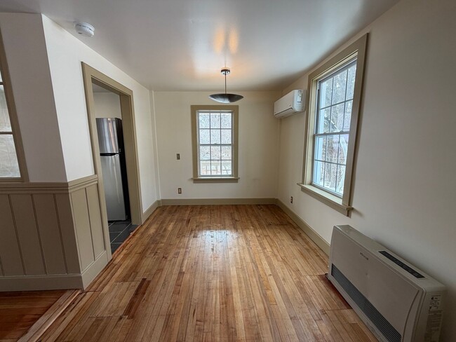 Building Photo - Alesia, LLC