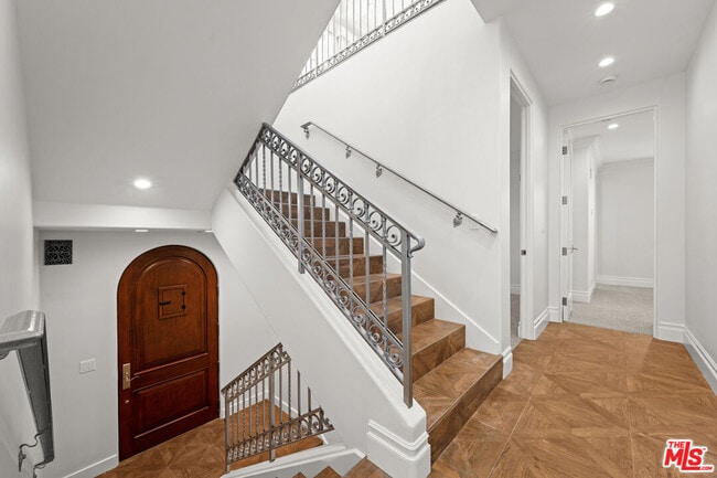 Building Photo - 816 S Catalina Ave