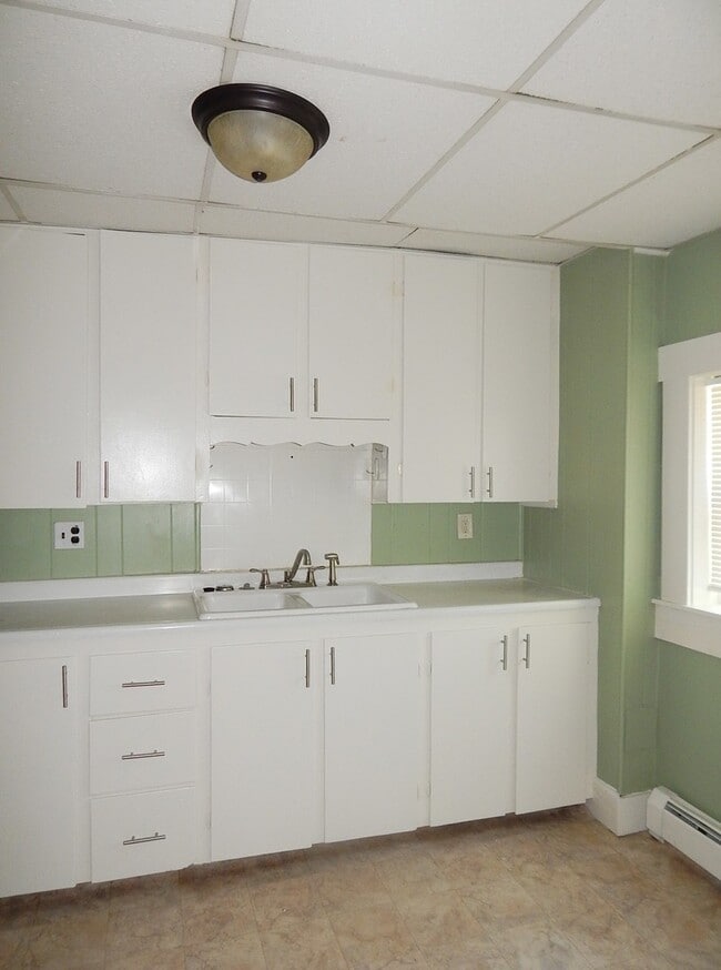 Building Photo - 73 Somerset St