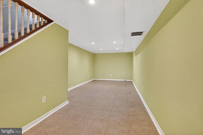 Building Photo - 16 Beechtree Ln