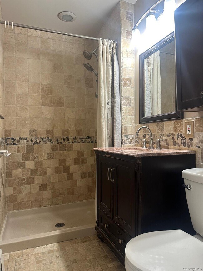 Building Photo - 10 Skyline Dr