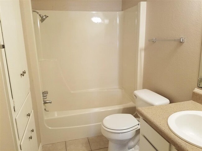 Building Photo - 3513 Westchester Ave